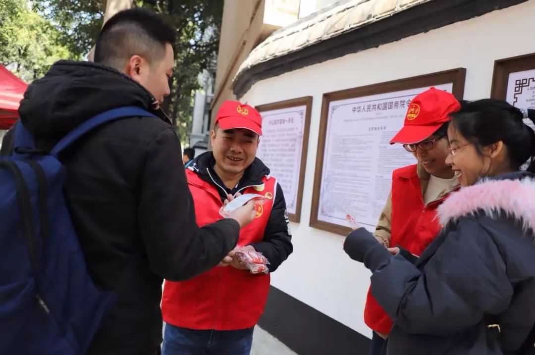 院校学生支持服务的志愿选择影响_志愿服务对学生的影响