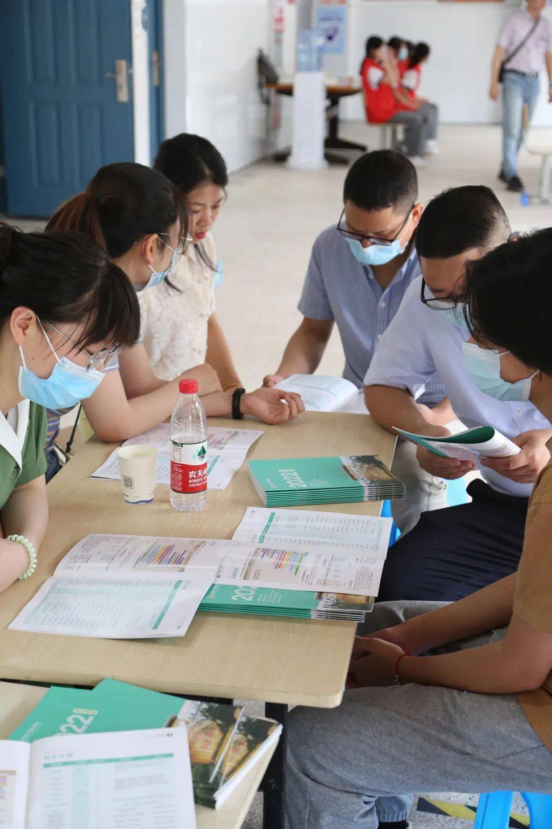 院校文化体验在志愿填报中_校园文化建设志愿服务活动