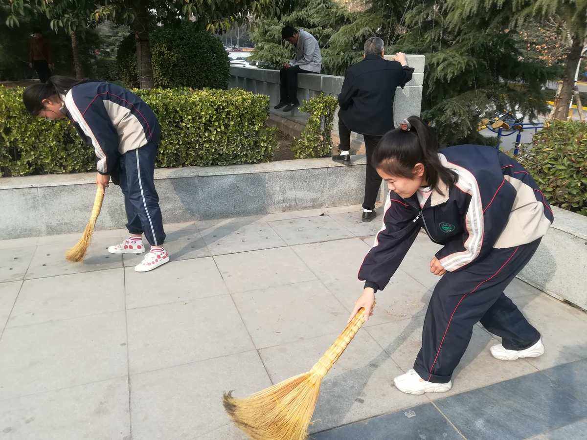 院校学生服务的志愿重要性_高校开展志愿服务的意义