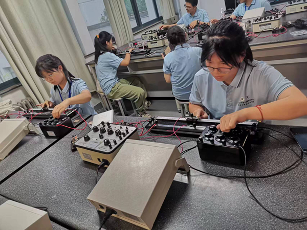 郑州大学物理学的基础研究_郑州大学物理系研究生